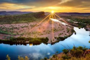 全市场：尤文对穆阿尼回归持乐观态度，但巴黎对谈判拖延不满，穆里尼奥尤文手势